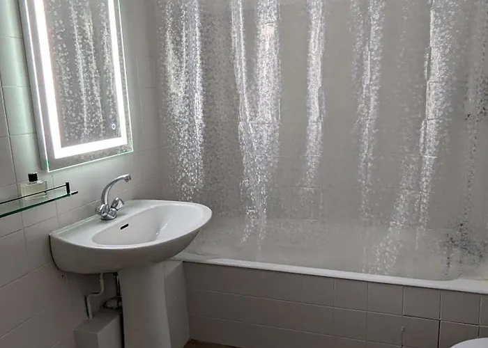 In Near Sea And Centre * 芒通